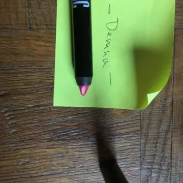 Crayon lèvre, LOC