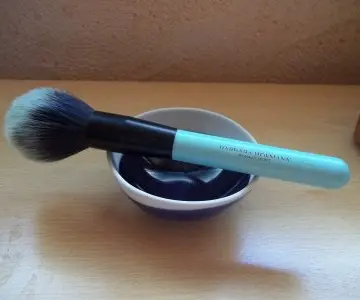powder brush, Barbara Hofmann