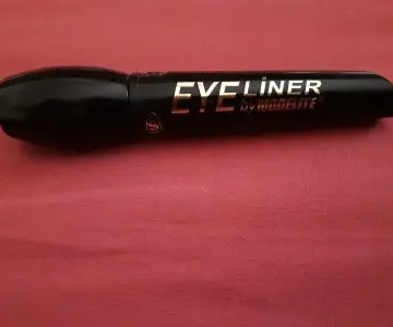 Eye Liner, Modélite