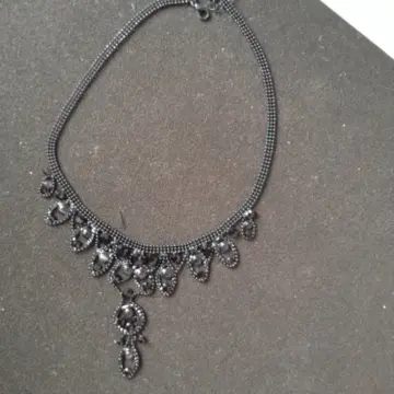 Collier, Inconnue