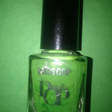 Vernis à ongle, Miss cop