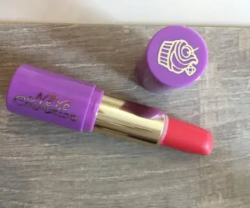 Rouge à lèvres neve cosmetics, Neve cosmetics