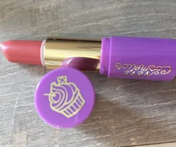 Rouge à lèvre neve cosmetics, Neve cosmetics