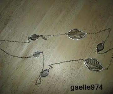 sautoir feuilles, Inconnue