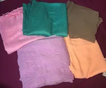 lot de foulards, Inconnue