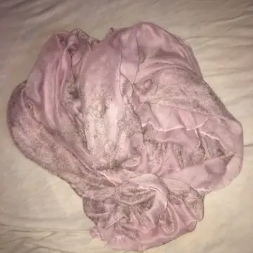 foulard rose, Inconnue