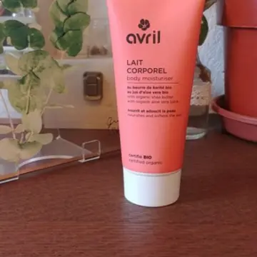 Lait corporel, Avril