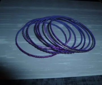 Lot 8 bracelets métal violet, Inconnue