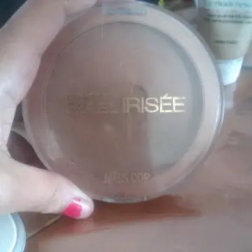 Poudre de soleil irisée, Miss cop