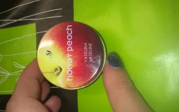 Labelo gloss Honey peach, Inconnue