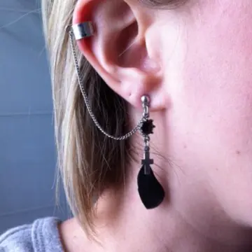 boucle d'oreille, Six