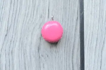 pendentif macaron rose, Inconnue