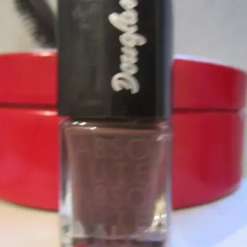 vernis a  ongles, Douglas