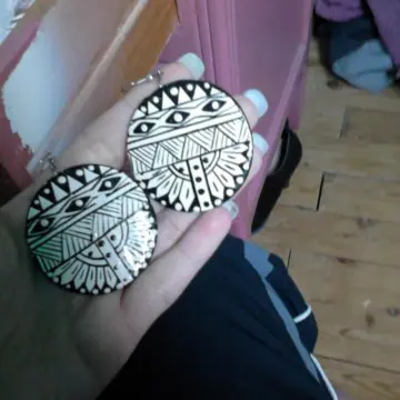 Boucle d'oreille, Inconnue