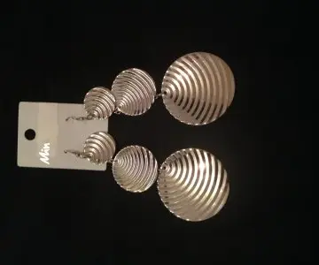 boucle d'oreille, Mim