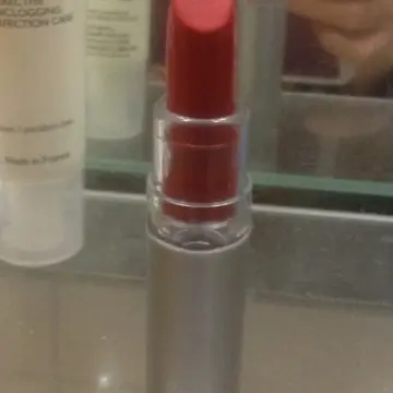 Rouge à lèvre rouge, Elf