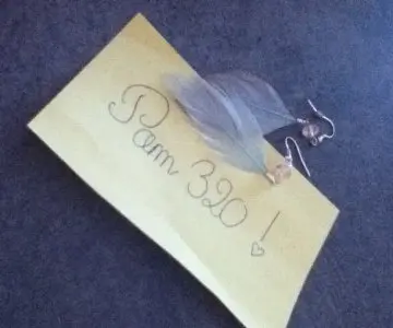 Boucles d'oreilles plumes, La Halle