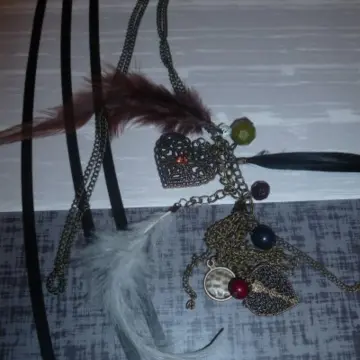 Sautoir coeurs et plumes, Inconnue
