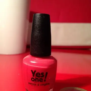 Vernis rose orangé, Yes One