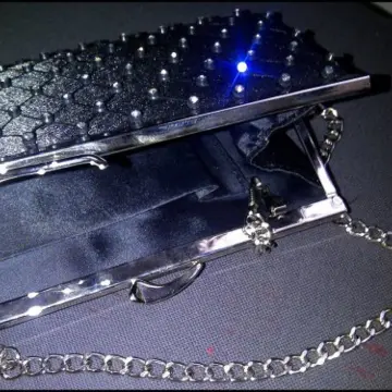 Pochette, Tati
