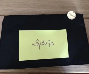 Pochette noire, Armani