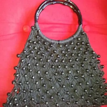 Sac a main noir, Inconnue