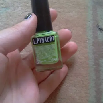 Vernis à ongle vert pomme, E.Pinaud