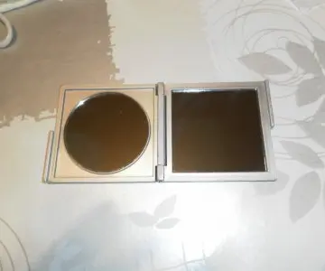 miroir de poche argenté, Inconnue
