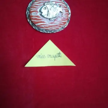 Collier poisson corail, Inconnue