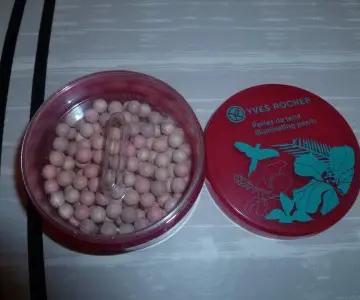 Perles de teint, Yves Rocher