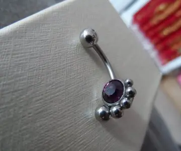 Piercing nombril, Pierceur