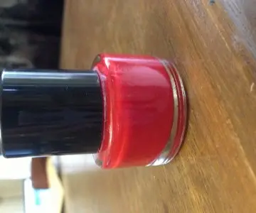 Vernis rouge, Inconnue