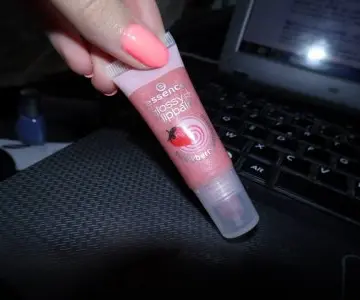 Petit gloss rose teinte 12 essence NEUF, Essence