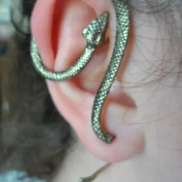 Boucle d'oreille, Inconnue