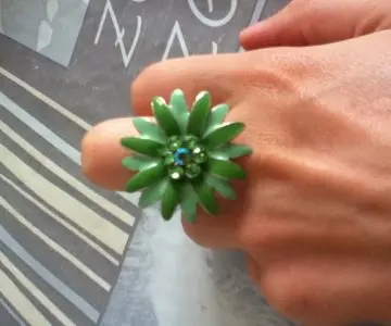 Bague fleur verte avec des strass verte, Inconnue