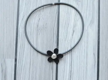 collier, Artisanale