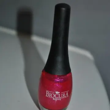 Vernis rose pailleté, Inconnue