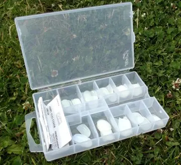 Boite avec ongles, Inconnue