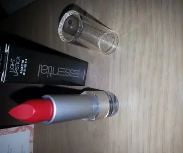 rouge à lèvres, Essential Care