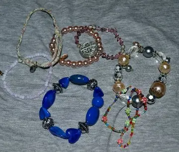 Différents Bracelets, Marques diverses