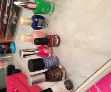 Vernis, Inconnue