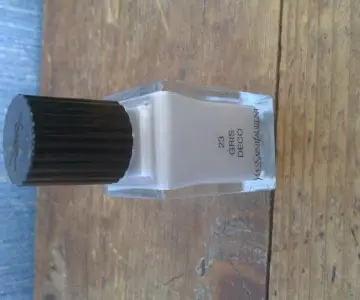 vernis gris, Yves Saint Laurent