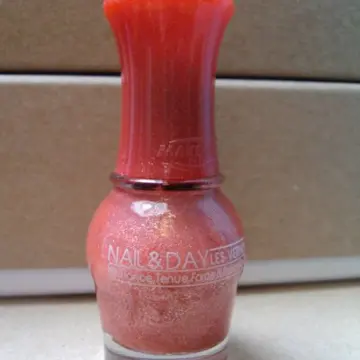 Vernis orange pailleté, Nail & day