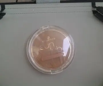 poudre bronzante, Essence