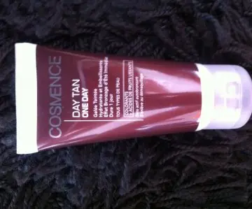 Day tan / one day, Cosmence