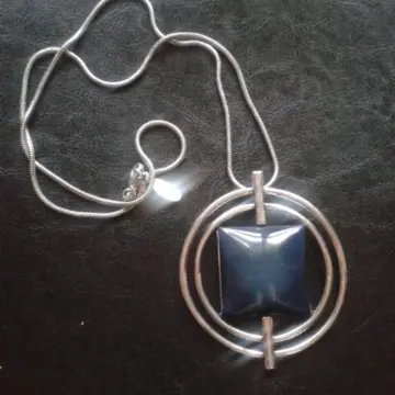Collier, Inconnue