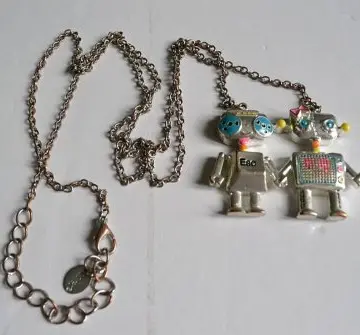 Collier Couple de Robots, Claire's