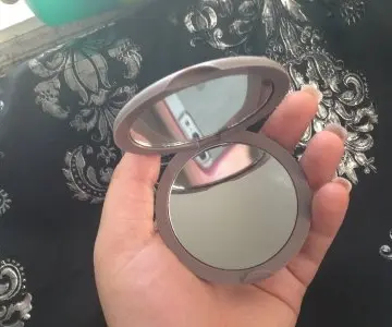 Miroir double effet, Inconnue