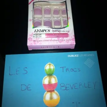 Faux ongles et colle, Inconnue