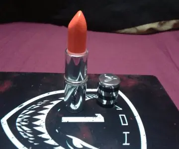 Rouge à lèvre, Agnès b.